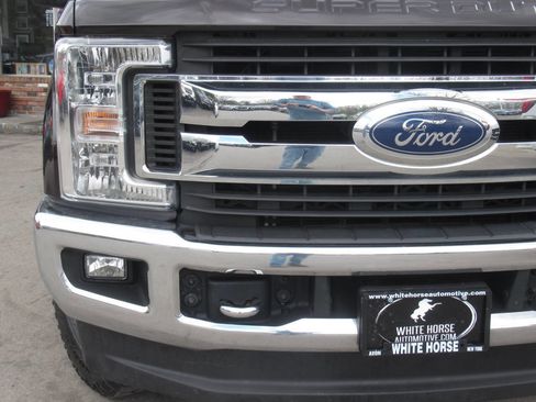 Used 2019 Ford F250 XLT w/ XLT Premium Package AWD/4WD image 3