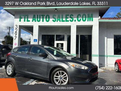 Used 2018 Ford Focus SE image 2