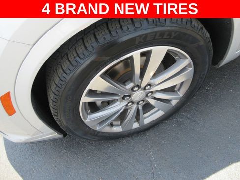 Used 2020 Cadillac XT6 Premium Luxury AWD/4WD image 2