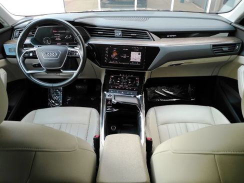 Used 2021 Audi e-tron Premium AWD/4WD image 2