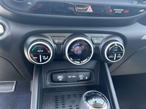 New 2025 Hyundai Venue Limited image 24