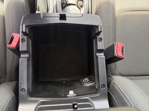 Used 2018 Jeep Wrangler Unlimited Sahara AWD/4WD image 37