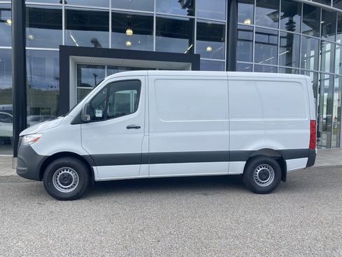 New 2025 Mercedes-Benz Sprinter 2500 image 2
