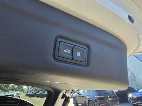 New 2025 Audi Q6 e-tron Premium image 19