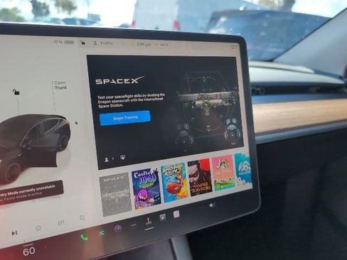 Used 2024 Tesla Model Y Performance image 17