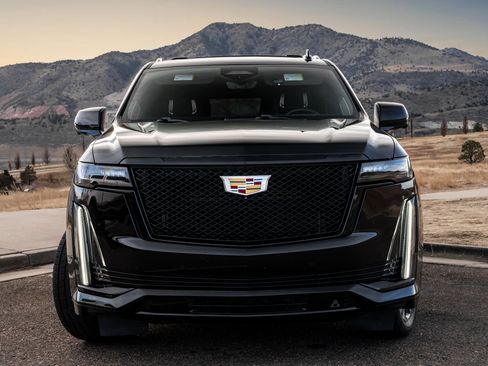 Used 2022 Cadillac Escalade ESV Sport Platinum w/ Heavy-Duty Trailer Package AWD/4WD image 15