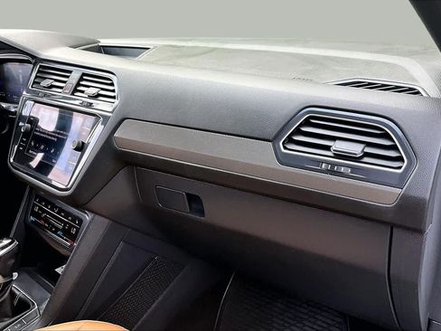 Used 2022 Volkswagen Tiguan SE AWD/4WD image 18