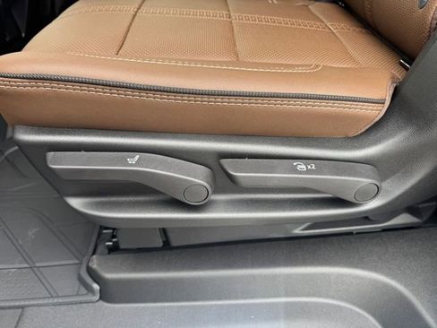 New 2026 Chevrolet Suburban High Country image 25