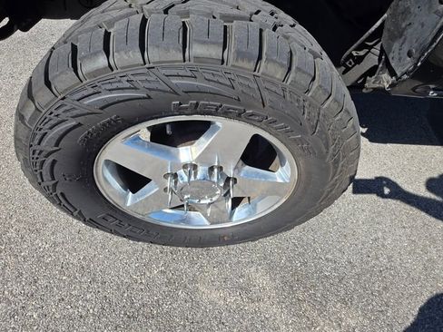 Used 2005 Chevrolet Silverado 2500 LT w/ Heavy-Duty Power Package image 11