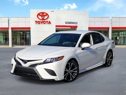 Used 2020 Toyota Camry SE image 1