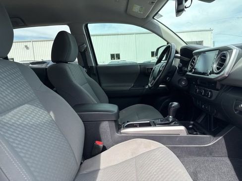 Used 2022 Toyota Tacoma SR5 RWD image 11