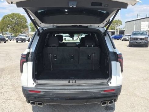 Used 2024 Chevrolet Traverse LT w/ Midnight/Sport Edition FWD image 23