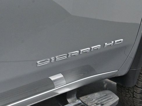 Used 2025 GMC Sierra 2500 SLT w/ SLT Premium Package image 10
