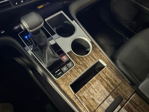 Used 2025 Toyota Sienna Platinum image 28