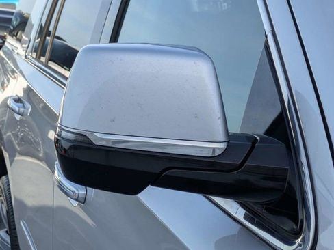 Used 2018 Cadillac Escalade Premium Luxury AWD/4WD image 11