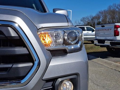 Used 2018 Toyota Tacoma SR5 image 11