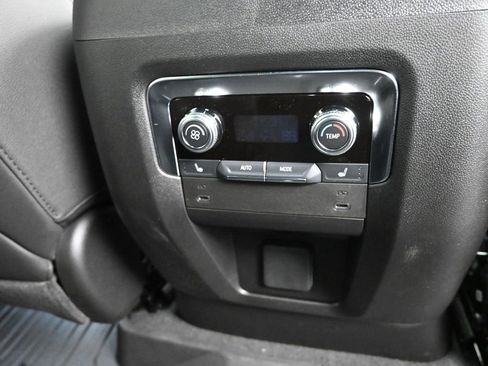 New 2025 GMC Yukon XL Elevation image 10