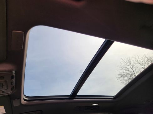 Certified 2024 Cadillac Escalade Premium Luxury w/ Performance Package image 25