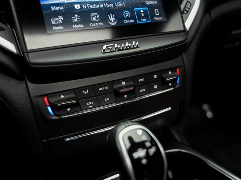 Used 2017 Maserati Ghibli RWD image 54