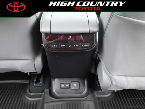 New 2026 Toyota Highlander Limited AWD/4WD image 18