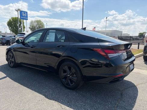 Used 2021 Hyundai Elantra SEL w/ Convenience Package FWD image 3