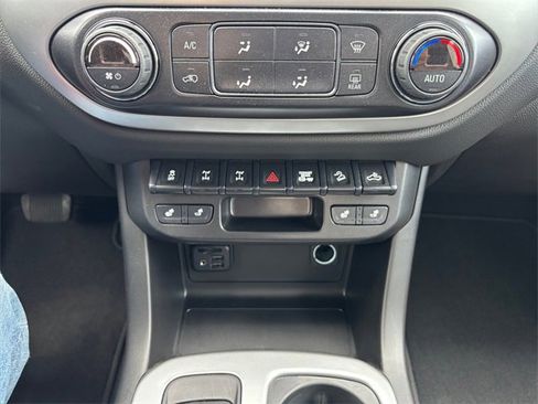 Used 2021 Chevrolet Colorado ZR2 image 21