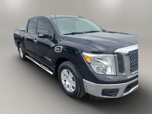 Used 2017 Nissan Titan SV image 4