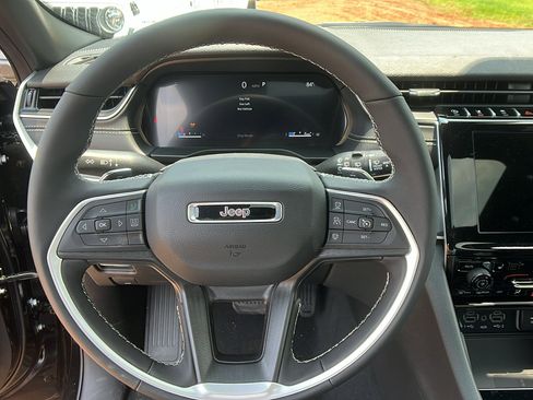 New 2025 Jeep Grand Cherokee 4WD image 24