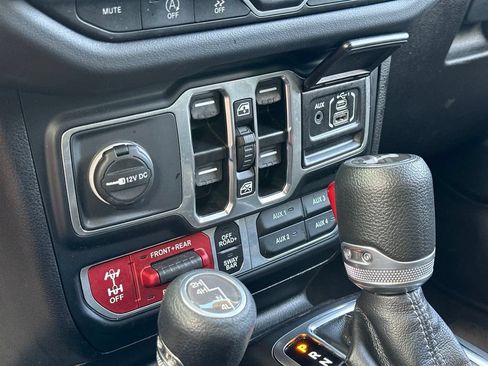Used 2024 Jeep Wrangler Unlimited Rubicon AWD/4WD image 42