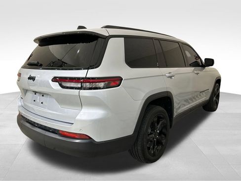 Used 2024 Jeep Grand Cherokee L Altitude AWD/4WD image 5