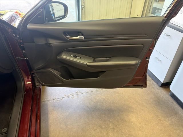 Used 2024 Nissan Altima 2.5 SV FWD image 22