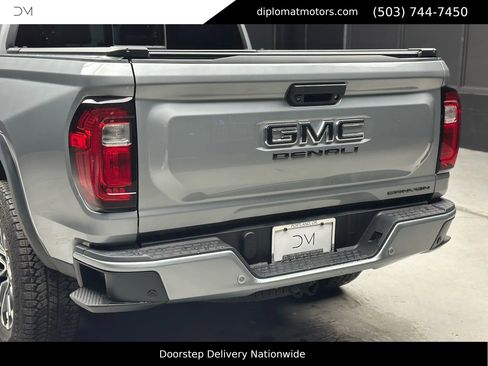 Used 2023 GMC Canyon Denali image 15