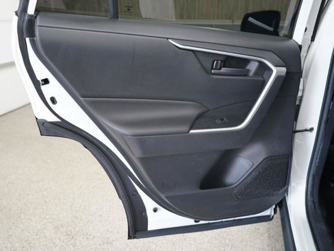 Used 2021 Toyota RAV4 LE AWD/4WD image 33