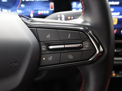 Used 2025 Chevrolet Equinox EV RS image 29