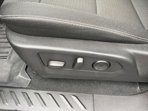 Used 2024 GMC Canyon Elevation w/ Convenience Package image 9