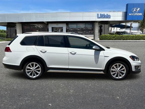 Used 2017 Volkswagen Golf Alltrack SE AWD/4WD image 9