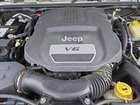 Used 2016 Jeep Wrangler Unlimited Sport w/ Quick Order Package 24S AWD/4WD image 17