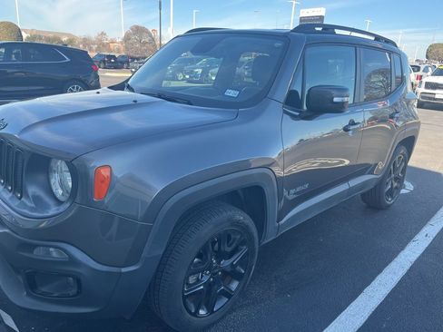 Used 2016 Jeep Renegade Latitude image 6