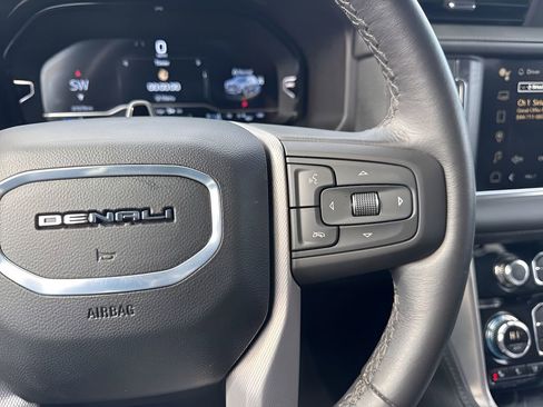 Used 2024 GMC Yukon Denali w/ Denali Reserve Package image 19