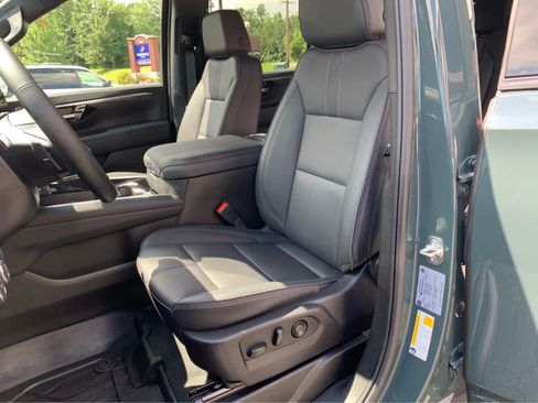 Used 2026 Chevrolet Suburban RST w/ Comfort Package AWD/4WD image 13