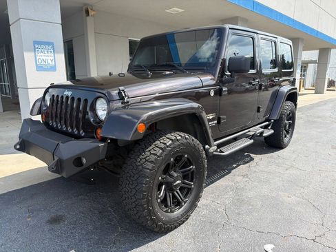 Used 2013 Jeep Wrangler Unlimited Sahara w/ Connectivity Group AWD/4WD image 3