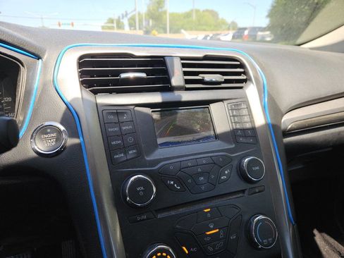 Used 2017 Ford Fusion SE FWD image 20
