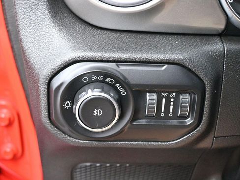 Used 2020 Jeep Wrangler Unlimited Sahara AWD/4WD image 25