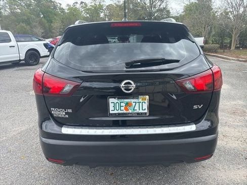 Used 2018 Nissan Rogue Sport SV image 3