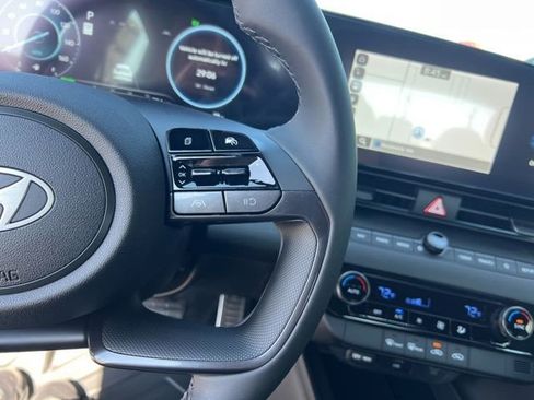 New 2025 Hyundai Elantra SEL image 17