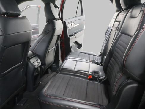 Used 2025 Ford Explorer ST-Line w/ ST-Line Street Pack AWD/4WD image 28