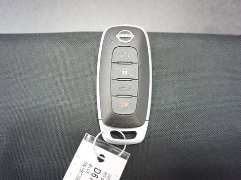 Used 2023 Nissan Rogue SV FWD image 15