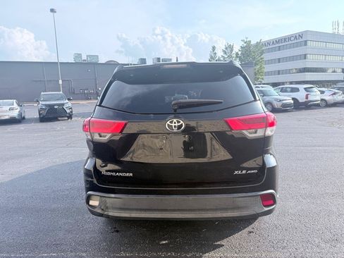 Used 2019 Toyota Highlander XLE AWD/4WD image 5