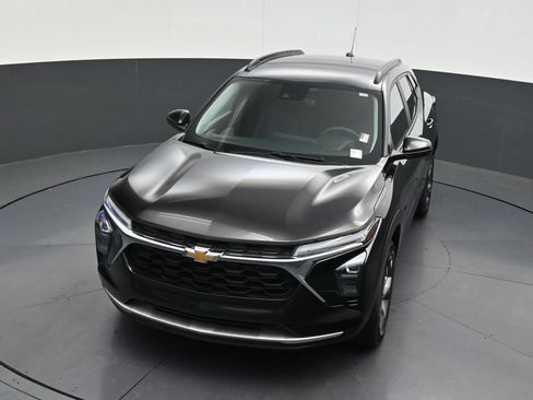 Used 2025 Chevrolet Trax LT FWD image 23
