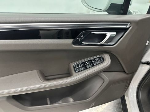 Used 2021 Porsche Macan AWD/4WD image 14